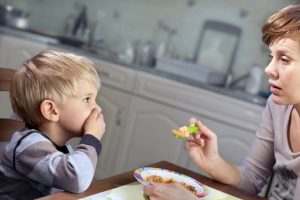 Meu filho rejeita os alimentos: Como lidar com a Seletividade Alimentar?
